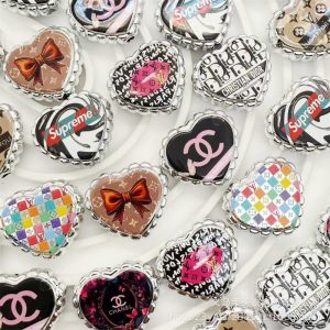 50pcs 26mm Silver Designer Lace Heart Acrylic Beads